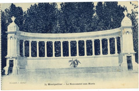 Le Monument au x Morts