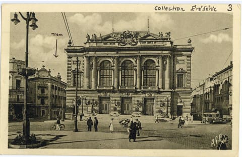 Le Théâtre
