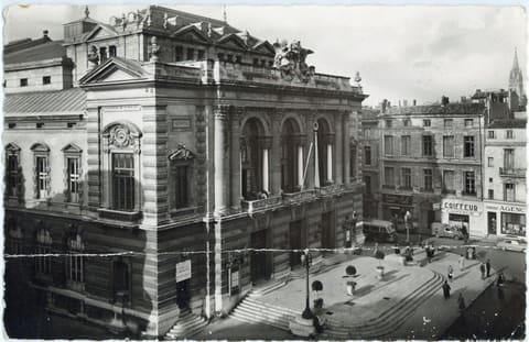 Le Théâtre