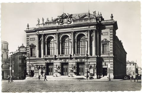 Le Théâtre