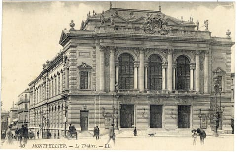 Le Théâtre