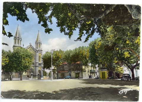 Place Carnot, Eglise des Saints-François