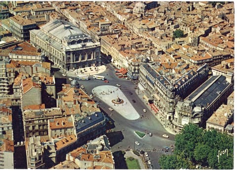 Hérault, Place de la Comédie et le Théâtre
