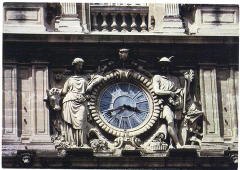 L'Horloge de la façade de la Préfecture, ancien Hôtel de Ganges ( x VIIè siècle)