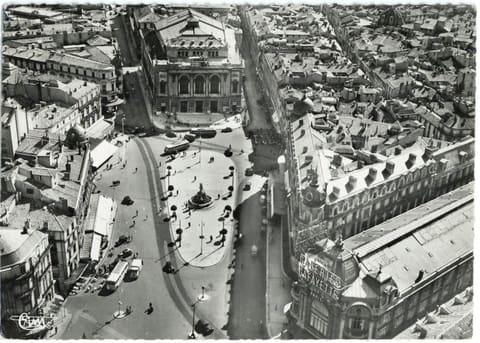Place de la Comédie et le Théâtre