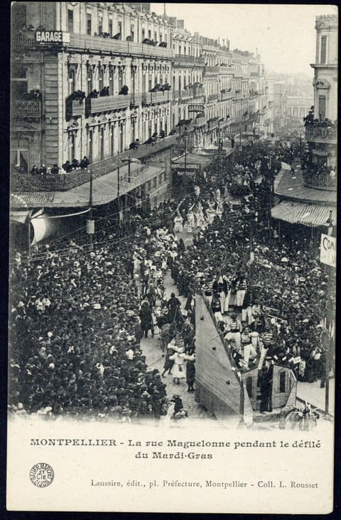 La rue Maguelone pendant le défilé du Mardi-Gras