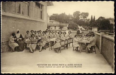 Institut des Sourds-Muets et Jeunes Aveugles, Travail manuel en plein air Sourdes-Muettes