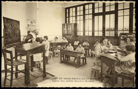 Institut des Sourds-Muets et Jeunes Aveugles, Classe des petites Sourdes-Muettes