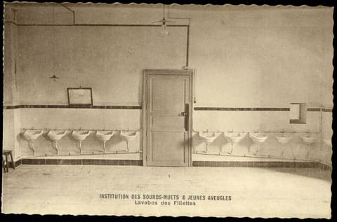 Institut des Sourds-Muets et Jeunes Aveugles, Lavabos des Fillettes