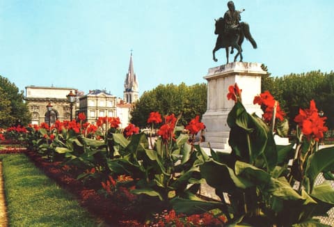 Jardin du Peyrou et la Statue équestre de Louis x IV