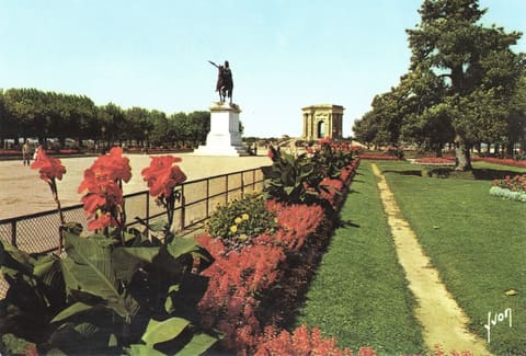 La Promenade du Peyrou et la Statue équestre de Louis x IV