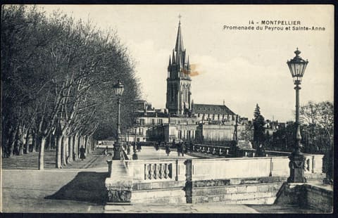 Promenade du Peyrou et l'Eglise Sainte-Anne