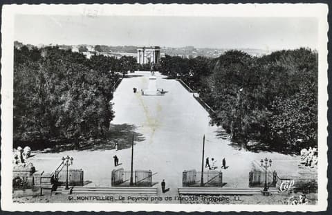 Le Peyrou pris de l'Arc de Triomphe