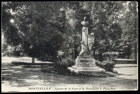 Square de la Gare et le monument Planchon