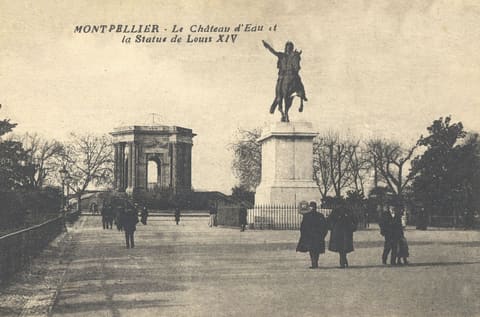 Le Château d'Eau et la Statue de Louis x IV