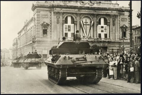 De Sienne à Belfort, Libération de Montpellier, les chars défilent.