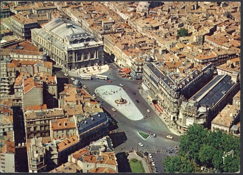 Hérault, Place de la Comédie et le Théâtre