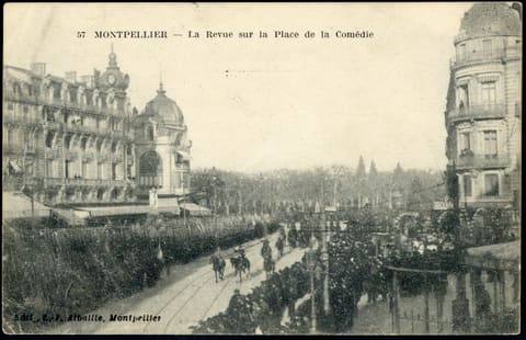 La Revue sur la Place de la Comédie