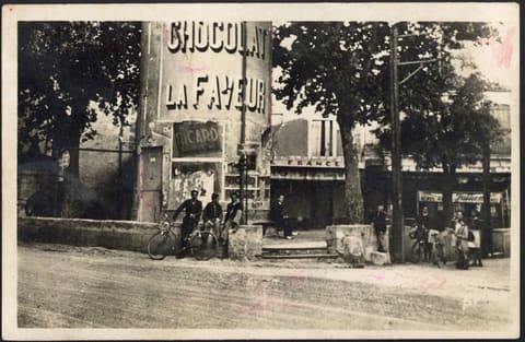 Celleneuve, Hérault, La Place
