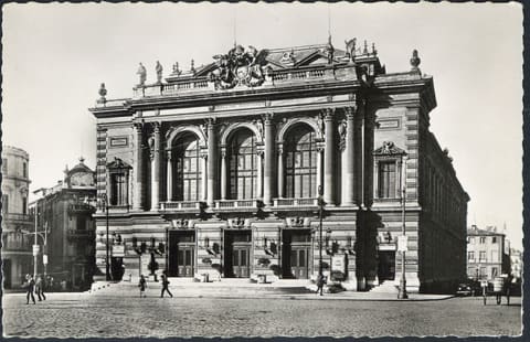 Le Théâtre