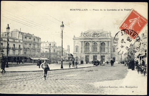 Place de la Comédie et le Théâtre