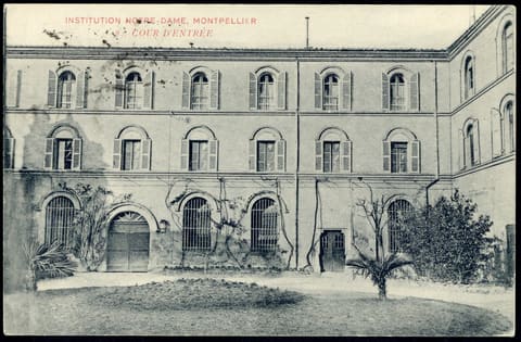 Institution Notre-Dame, Montpellier, Cour d'Entrée
