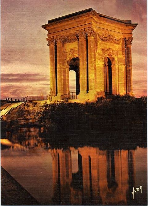 Crépuscule sur le Château d'Eau du Peyrou