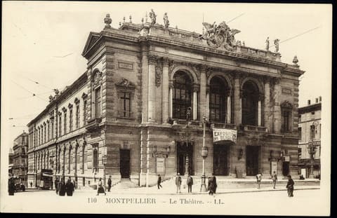 Le Théâtre