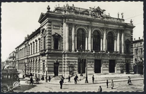 Le Théâtre