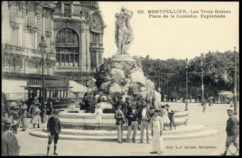 Les Trois-Grâces, Place de la Comédie, Esplanade