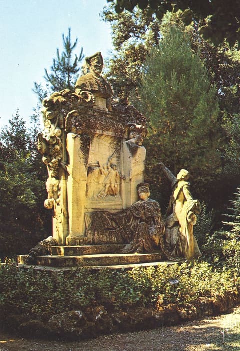 Statue de Rabelais dans le Jardin des Plantes