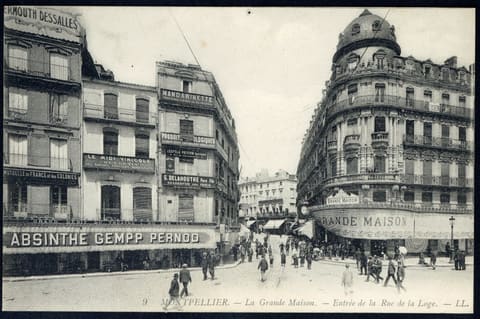 La Grande Maison, Entrée de la Rue de la Loge