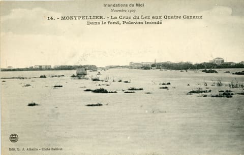 14, Montpellier, La crue du Lez au x quatre canau x , dans le fond Palavas inondé, Inondations du Midi, Novembre 1907