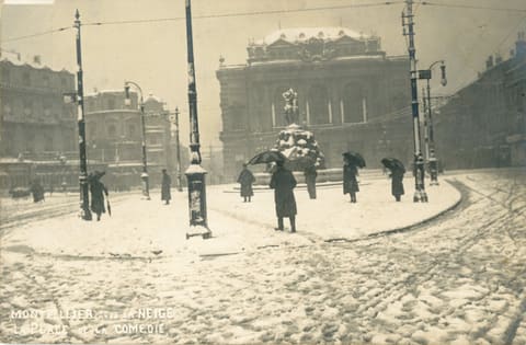 Sous la neige, Place de la Comédie