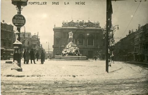 Sous la neige, Place de la Comédie