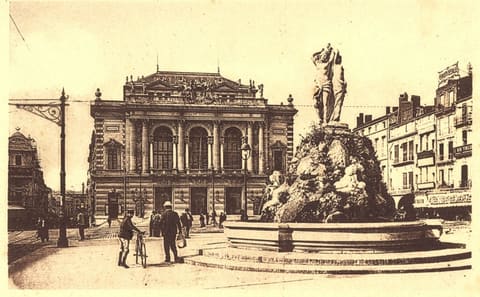 Le Théatre et la Fontaine des Trois Graces