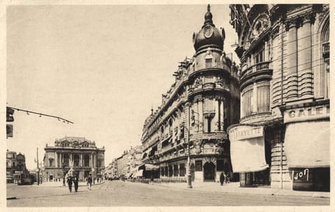Place de la Comédie Le Théâtre