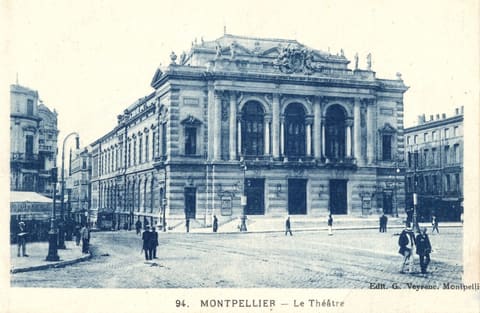 Le Théâtre