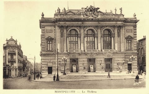 Le Théâtre