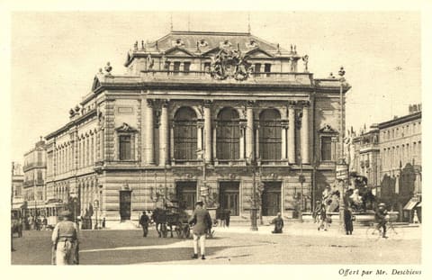 Le Théâtre