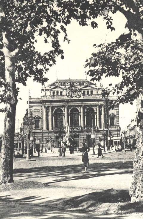 La Place de la Comédie et le Théâtre