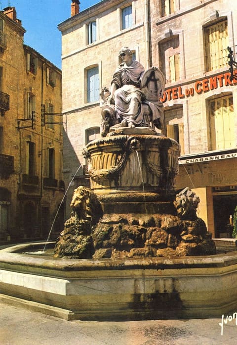 Fontaine de la Place Chabaneau
