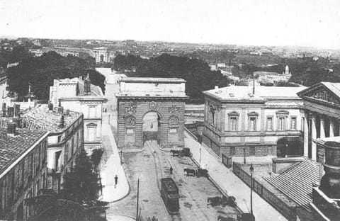 Le Palais de Justice, l'Arc de Triomphe et le Peyrou