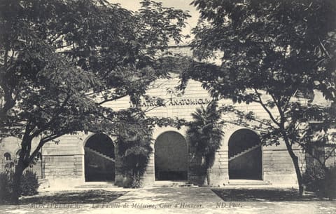 La Faculté de Médecine Cour d'Honneur