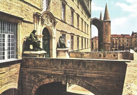 Entrée de la Faculté de Médecine