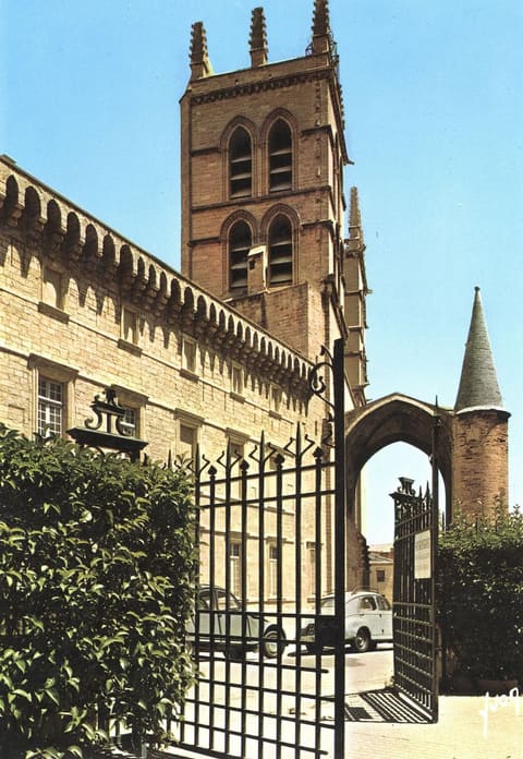 La Faculté de Médecine et le Clocher de la Cathédrale Saint-Pierre