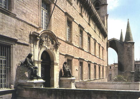 La Faculté de Médecine et le porche de la Cathédrale Saint-Pierre