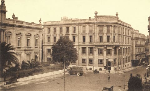 La Place de la Préfecture et l'Hôtel des Postes