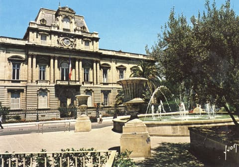 La Place des Martyrs de la Résistance [Place de la Préfecture]