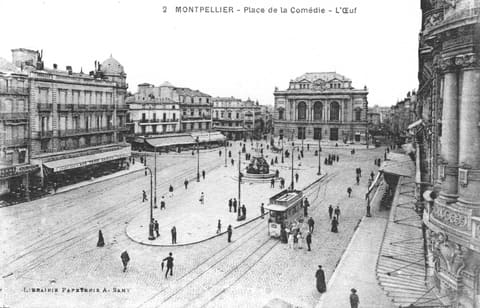Place de la Comédie L'Oeuf